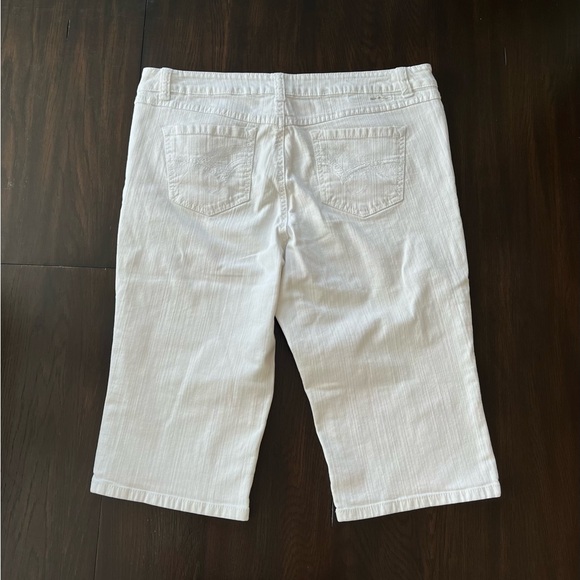 Inc. International Concepts Curvy Fit White Denim Capris - Picture 6 of 13